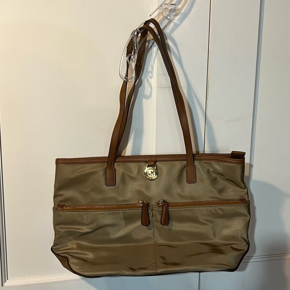 Michael Kors Kempton Tote Nylon Beige Brown Faux Leather Gold Hardware - Picture 1 of 14